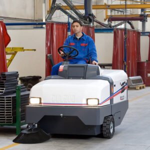 Barredora para naves, barredora manual, barredora exterior… ¿Qué tipo de barredora industrial necesito?