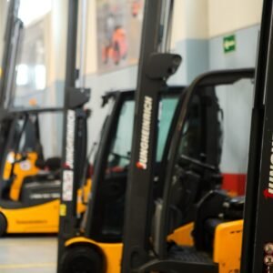 Carretillas elevadoras reacondicionadas: guía completa para comprar maquinaria de ocasión