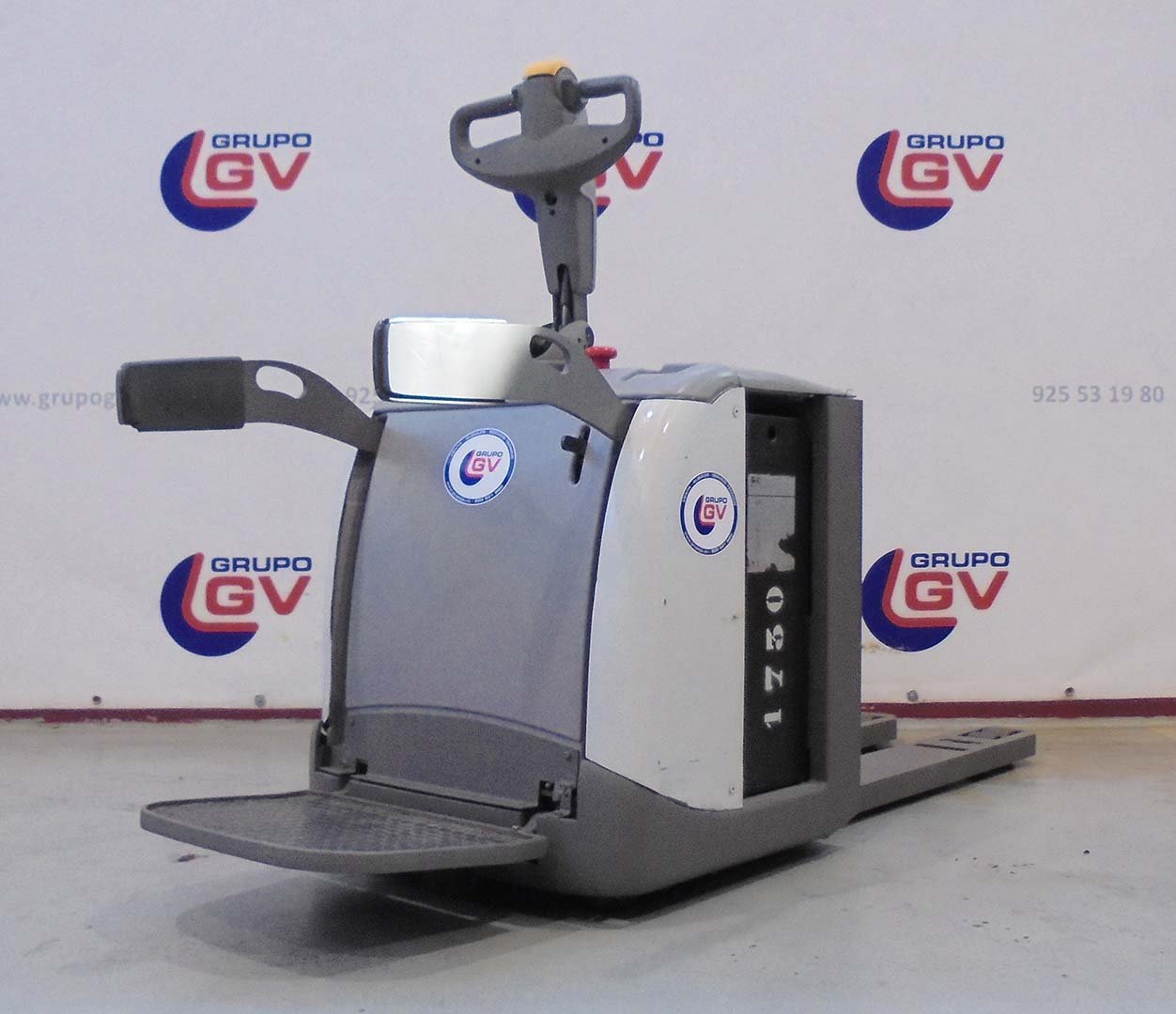 Transpaleta eléctrica con plataforma Unicarriers